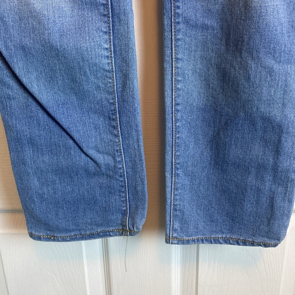 Old Navy Sweetheart Distressed Jeans Mid Rise Straight Sz 8 - Picture 4 of 7